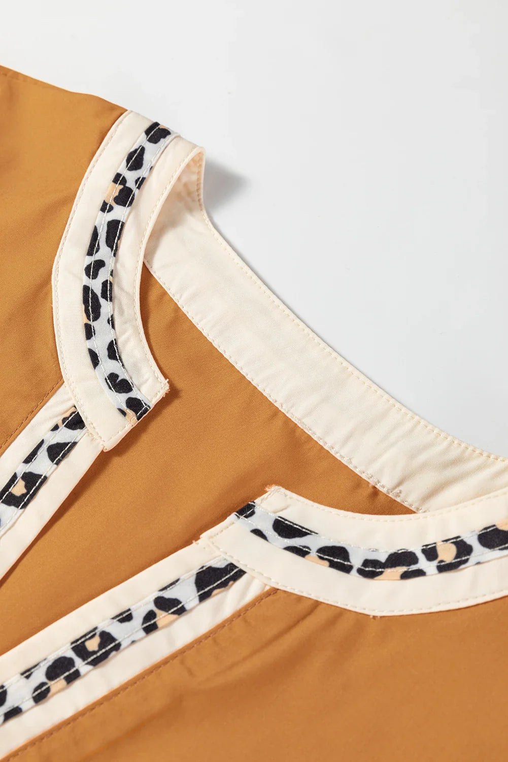 Leopard Contrast Trim Split Neck Puff Sleeve Blouse